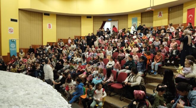 Yıldırım’da Pazar Günleri Çocukların Tiyatro Keyfi