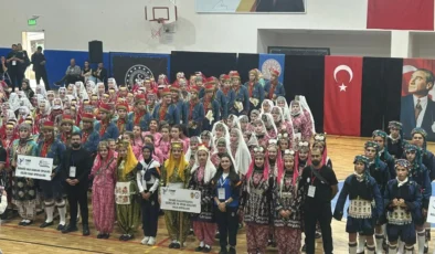 İnegöl Belediyesi Halk Dansları Topluluğu Bölge Finallerinde 3’te 3 Yaptı