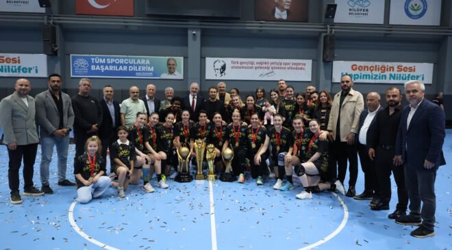 Büyükşehir Belediyespor Sezonun Üçüncü Kupasına da Kavuştu