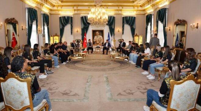 Şampiyon Hentbolculardan Büyükşehir Belediye Başkan Vekili Şahin Biba’ya Ziyaret