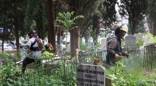 Bursa’da Mezarlıklar Kurban Bayramına Hazır