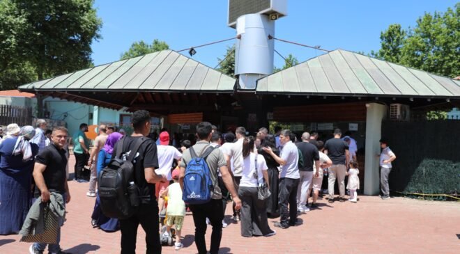 Bursa Hayvanat Bahçesi Kurban Bayramında Ziyaretçi Akınına  Uğradı