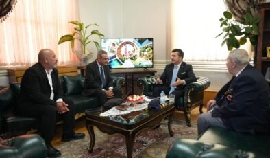 Yenişehir Belediyesi Başkanlık Makamında Duygusal Buluşma