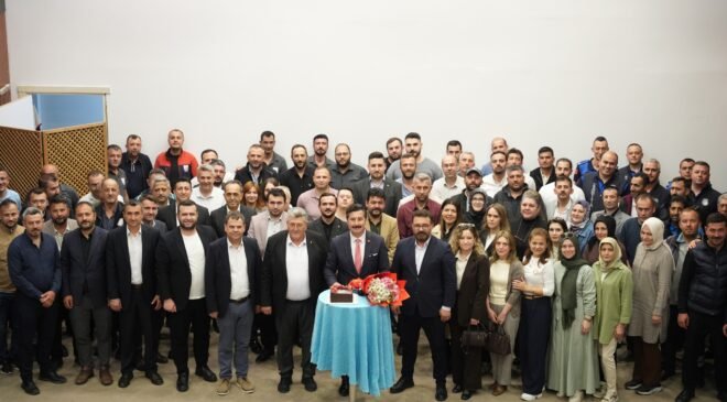 Yenişehir Belediye Başkanı Ercan Özel’e Bayramlaşma Programında Doğum Günü Sürprizi
