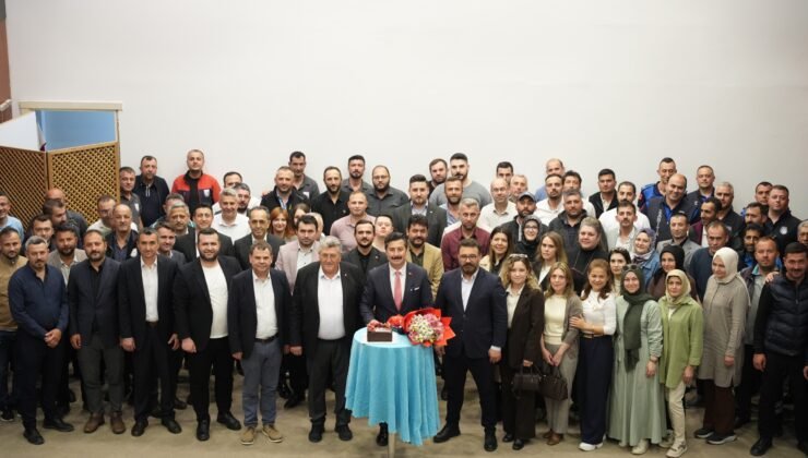 Yenişehir Belediye Başkanı Ercan Özel’e Bayramlaşma Programında Doğum Günü Sürprizi