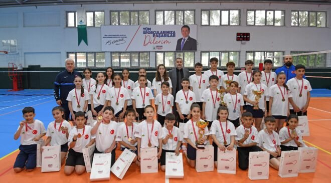 Osmangazi Belediyespor Badmintonda Tarihi Başarıya İmza Attı