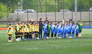 Osmangazi’de Çocuklar Sahada Bir Araya Geldi