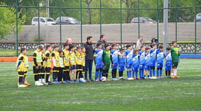 Osmangazi’de Çocuklar Sahada Bir Araya Geldi
