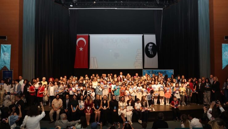 Nilüfer’de “Boyun Kadar Kitap Oku” Projesinde Dereceye Giren Öğrenciler Ödüllendirildi