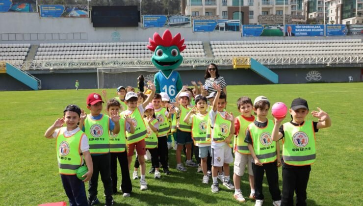 Nilüfer Spor Şenliklerinde Sıra Minik Öğrencilerin