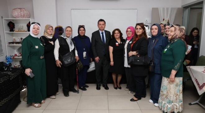 Osmangazi Belediye Başkanı Erkan Aydın Kursiyerleri Tebrik Etti