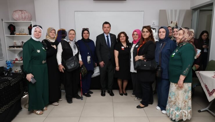 Osmangazi Belediye Başkanı Erkan Aydın Kursiyerleri Tebrik Etti