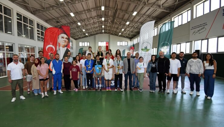 Osmangazi Belediyesi Düzenlediği 19 Mayıs Özel Tenis Turnuvası Sona Erdi