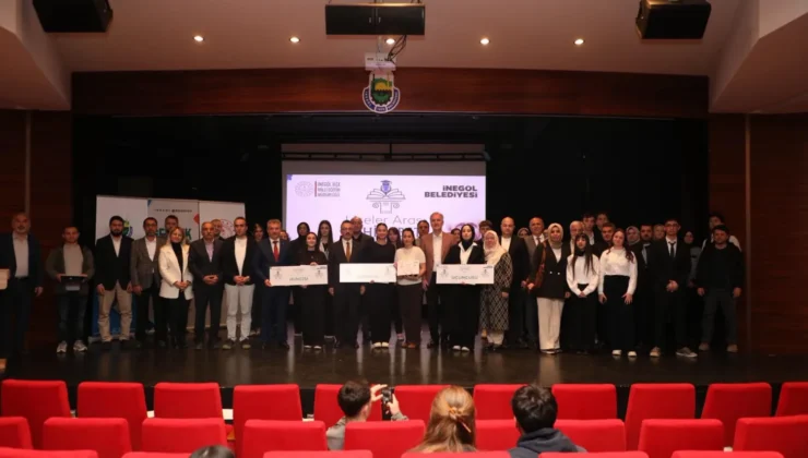 İnegöl’de Lise Öğrencileri Hitabet Yeteneğini Konuşturdu