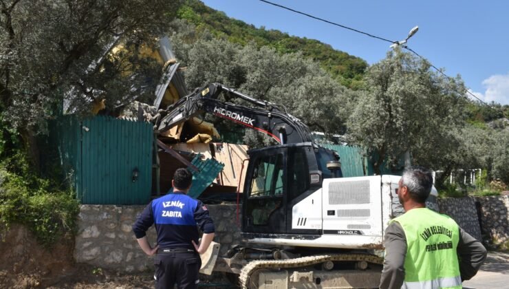 İznik’te Kaçak Yapı Yıkımları Devam Ediyor