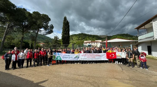 İnegöl’de Doğa Severler 19 Mayıs Atatürk’ü Anma Gençlik ve Spor Bayramı İçin Yürüdü