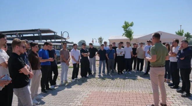 MYO Öğrencileri İnegöl Belediyesi’nin Güneş Enerji Sistemini Yerinde İnceledi