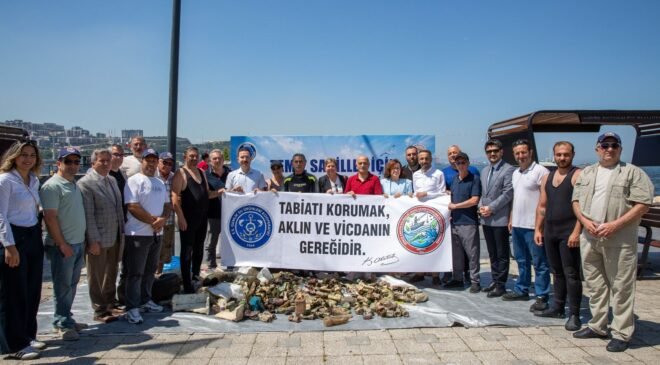 Büyükşehir Belediyesi Gemlik’te Deniz Dibi Temizliği Gerçekleştirdi