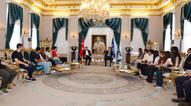 Büyükşehir Belediye Başkan Vekili Şahin Biba Şampiyon Marşın Bestecilerini Ağırladı