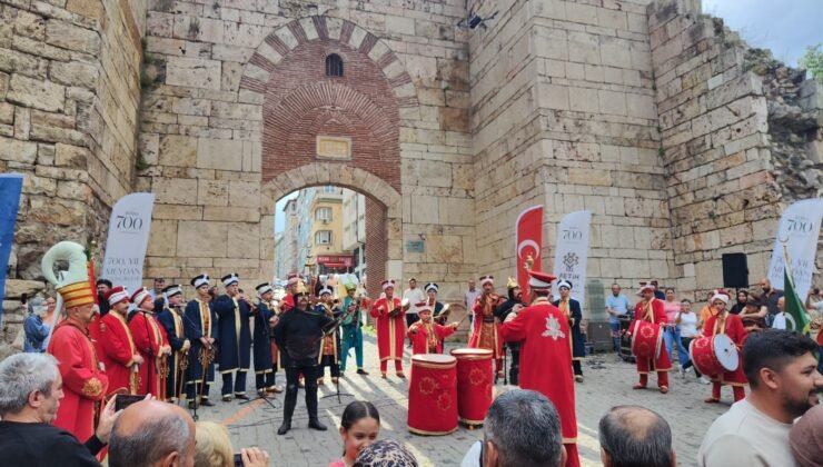Bursa’da Fethin 700. Yılında Mehter Sesleri Saltanat Kapıdan Yükseldi