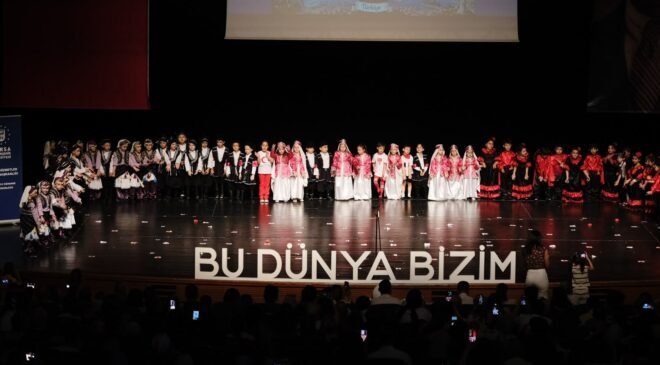 Bursa Yuvam Etkinlik Merkezinde Yıl Sonu Coşkusu
