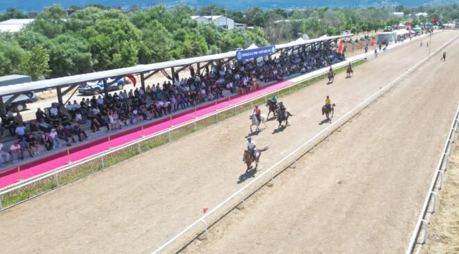Bursa’da Rahvan At Yarışları Nefes Kesti
