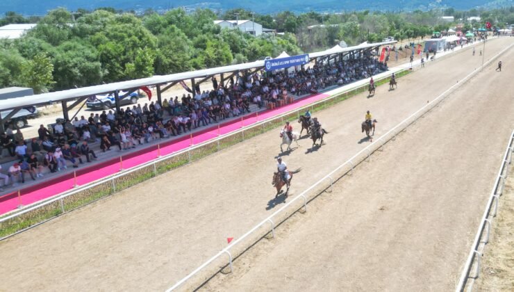 Bursa’da Rahvan At Yarışları Nefes Kesti