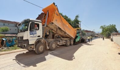 Büyükşehir İnegöl’de Yolları Yeniliyor