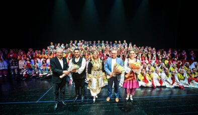 Bursa’da Karagöz Halk Danslarından Muhteşem Final
