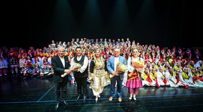 Bursa’da Karagöz Halk Danslarından Muhteşem Final