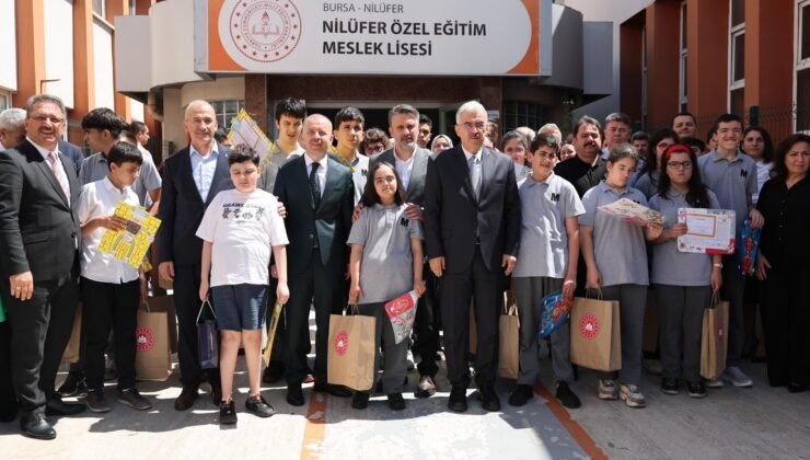 Büyükşehir Belediye Başkan Vekili Şahin Biba Öğrencilerin Karne Heyecanına Ortak Oldu