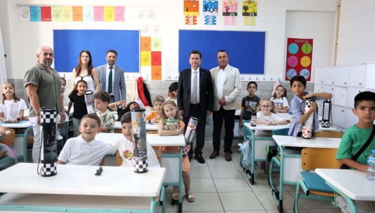 Osmangazi Belediye Başkanı Erkan Aydın Öğrencilere Karne Dağıttı