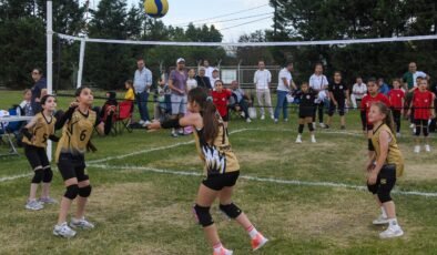 Osmangazi’de Mini Voleybol Şenliğinde Çocuklar Madalyalarını Aldı