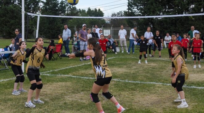 Osmangazi’de Mini Voleybol Şenliğinde Çocuklar Madalyalarını Aldı