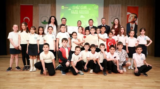 En Çok Atık Toplayan Okulları Osmangazi Belediye Başkanı Erkan Aydın Ödüllendirdi