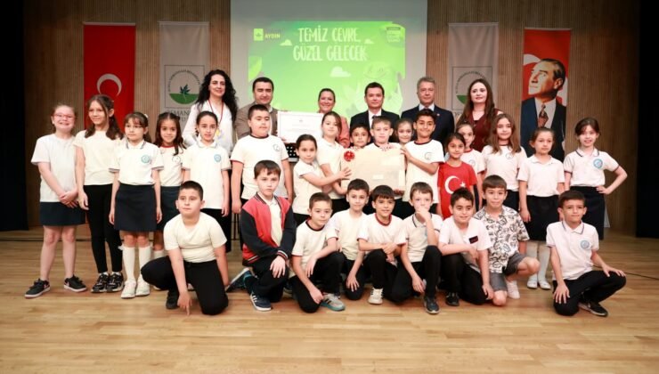 En Çok Atık Toplayan Okulları Osmangazi Belediye Başkanı Erkan Aydın Ödüllendirdi