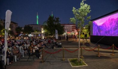Osmangazi Belediyesi’nden Çocuklara Ücretsiz Açık Havada Sinema Keyfi