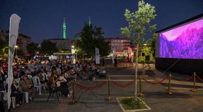 Osmangazi Belediyesi’nden Çocuklara Ücretsiz Açık Havada Sinema Keyfi