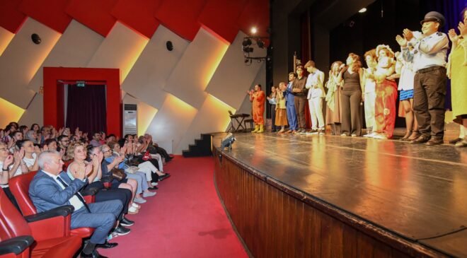 Osmangazi’de Genç Sahne Ekibi Alkışlarla Sezonu Kapattı