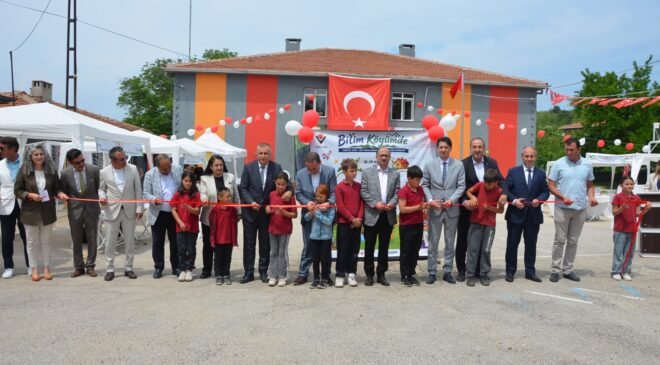 Bursa’da “Bilim Köyünde” Projesiyle Bilim Köy Çocuklarının Ayağına Gitti