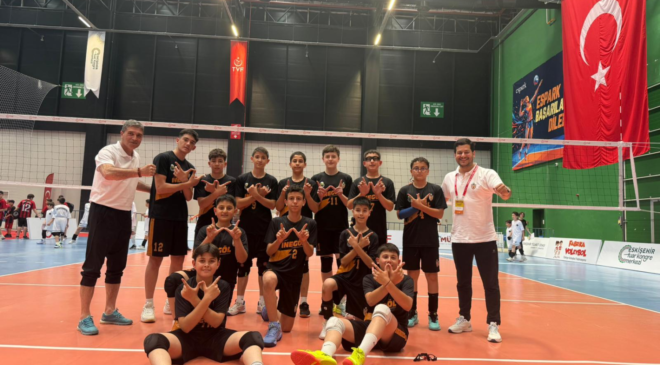 İnegöl Belediyespor Midi Erkekler Voleybol Takımı Son 16’ya Kaldı