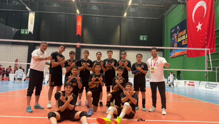 İnegöl Belediyespor Midi Erkekler Voleybol Takımı Son 16’ya Kaldı