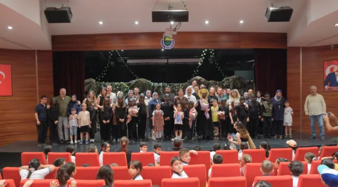 İnegöl Belediyesi’nin Drama Kursu Öğrencileri Sahnede Yeteneklerini Sergiledi