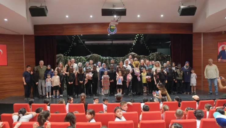 İnegöl Belediyesi’nin Drama Kursu Öğrencileri Sahnede Yeteneklerini Sergiledi