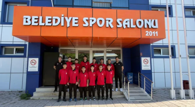 İnegöl Belediyespor Midi Erkekler Voleybol Takımı Türkiye Şampiyonası Finallerinde Yer Alıyor