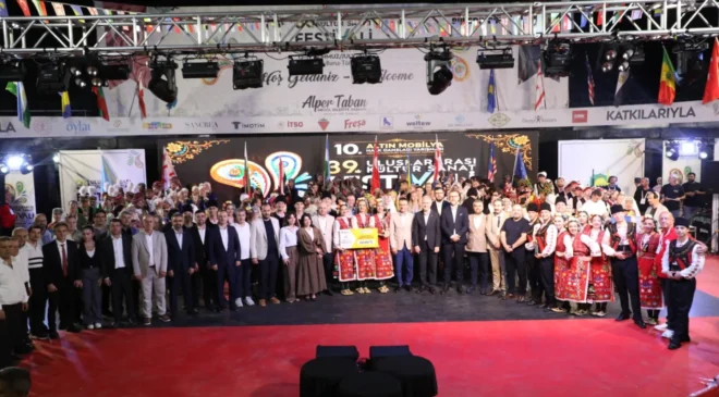 10. Altın Mobilya Halk Dansları Yarışmasının Şampiyonu Bulgaristan Oldu