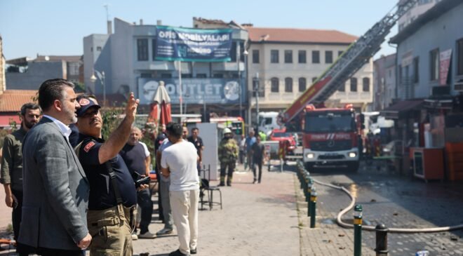 Büyükşehir Belediyesi’nden Kayhan’daki Yangına Hızlı Müdehale