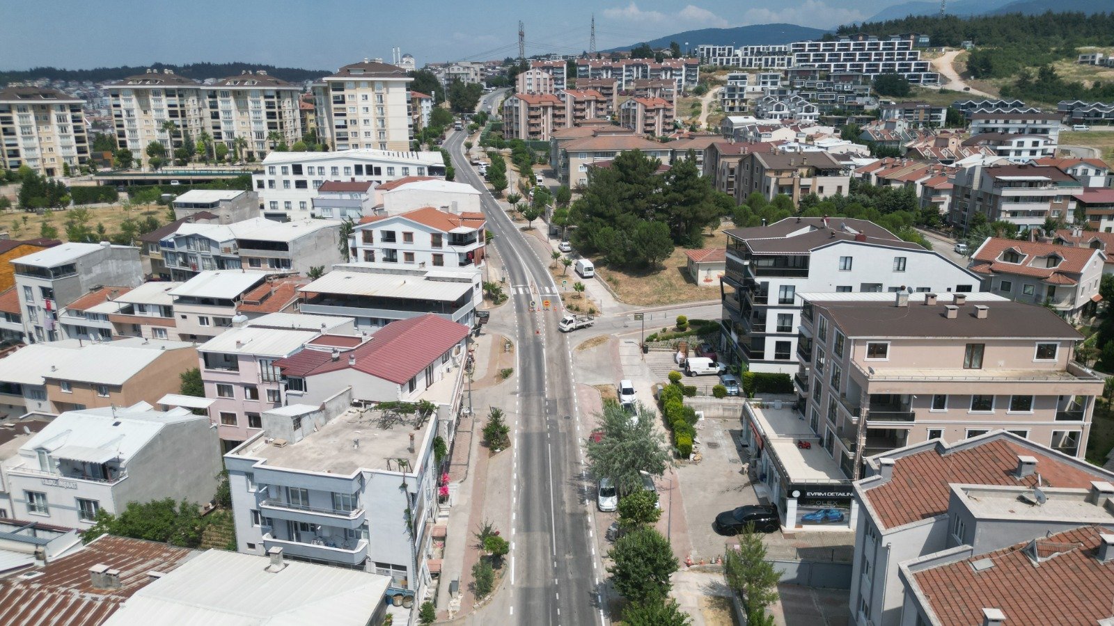 Büyükşehir Belediyesi Üçevler Mahallesi’nde Asfalt Yeniliyor