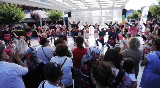 38. Uluslararası Halk Dansları  Rüzgarı Bursa’nın Dört Bir Yanını Sardı