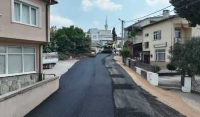 Büyükşehir Belediyesi Karacabey’in Yenikaraağaç Mahallesi’nde Yolları Yeniliyor